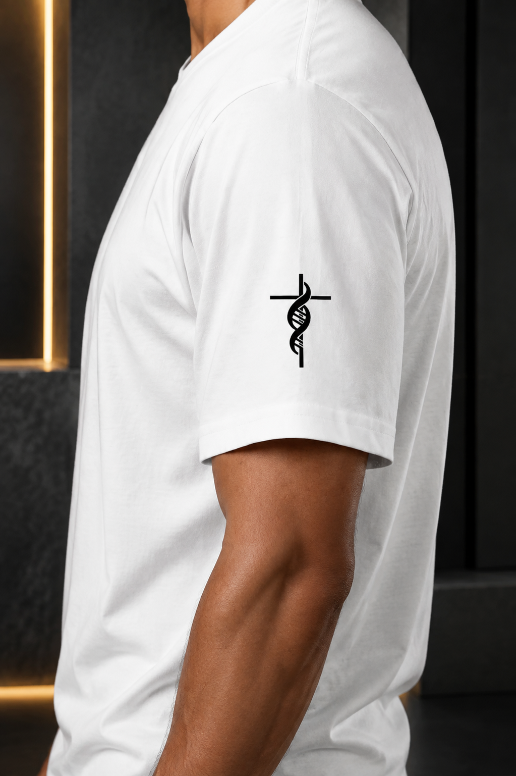 THE SIGNATURE TEE sleeve detail